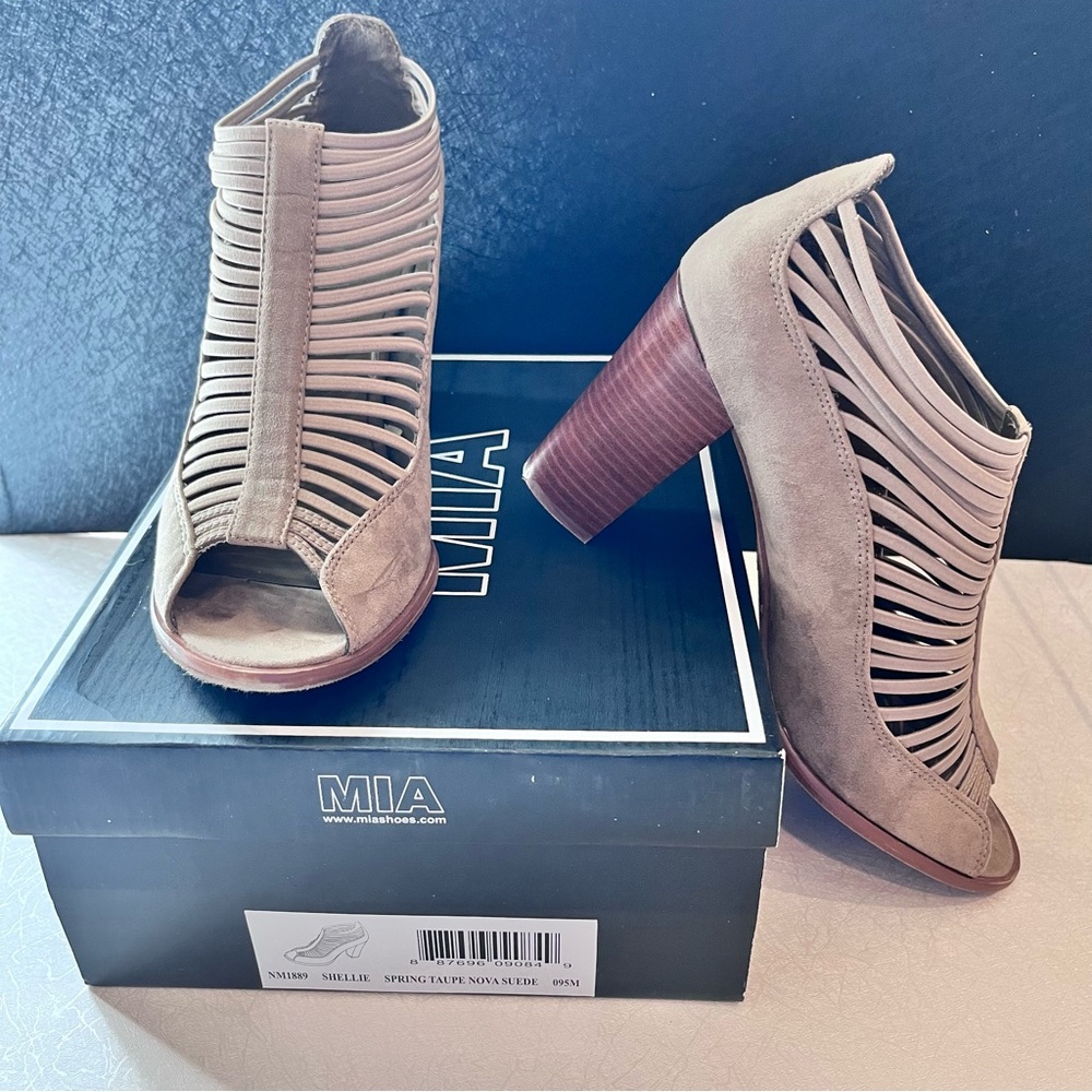 Mia Shellie size 9.5M MAKE AN OFFER!
